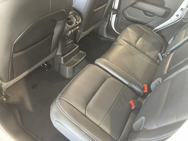 サハラ ワンオーナー 4WD 純正ナビ バックカメラ 黒本革シート シートヒーター ハンドルヒーター ETC2.0 純正ドラレコ前後 アルパインスピーカー アダプティブクルーズコントロール フルセグ LED(38枚目)