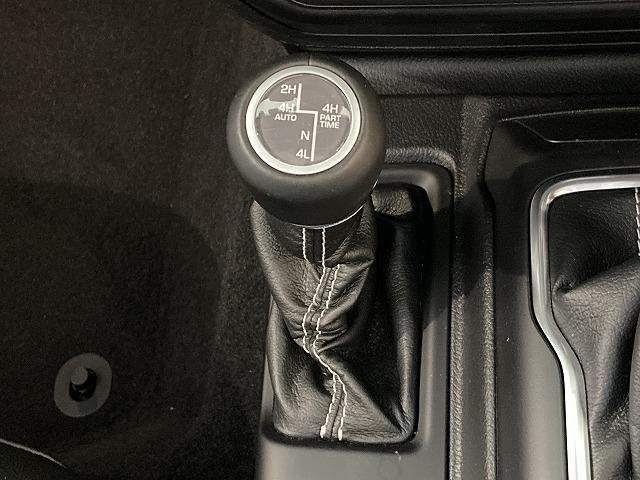 サハラ ワンオーナー 4WD 純正ナビ バックカメラ 黒本革シート シートヒーター ハンドルヒーター ETC2.0 純正ドラレコ前後 アルパインスピーカー アダプティブクルーズコントロール フルセグ LED(46枚目)