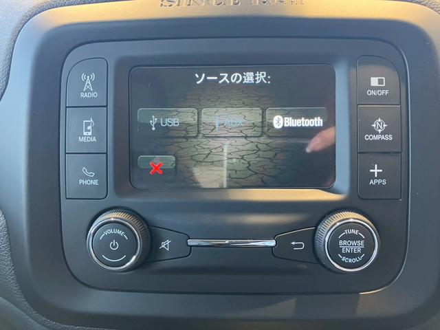 ジープ・レネゲード リミテッド　純正ディスプレイオーディオ／前席パワーシート・シートヒーター／純正１７インチアルミ／レザーシート／Ｂｌｕｅｔｏｏｔｈ／ブラインドスポットモニター／ステアリングヒーター／ＨＩＤヘッドライト（20枚目）