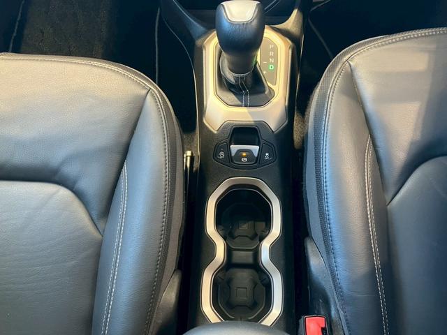 ジープ・レネゲード リミテッド　純正ディスプレイオーディオ／前席パワーシート・シートヒーター／純正１７インチアルミ／レザーシート／Ｂｌｕｅｔｏｏｔｈ／ブラインドスポットモニター／ステアリングヒーター／ＨＩＤヘッドライト（26枚目）
