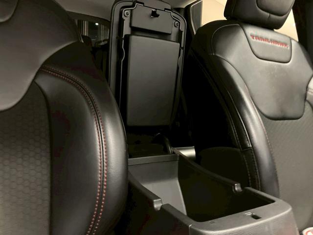 ジープ・チェロキー トレイルホーク　純正ナビフルセグＴＶパワーシートハーフレザーパワーバックドアＥＴパドルシフトクルーズコントロールルーフレールＬＥＤヘッドライトステアリングスイッチ衝突軽減ブレーキブラインドスポットモニターレーンキープ（47枚目）