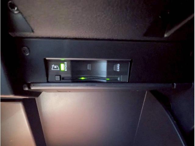 ジープ・レネゲード アルティテュード　ｅ－ハイブリッド　１２．１型純正ナビ／ＣａｒＰｌａｙ・ＡｎｄｒｏｉｄＡｕｔｏ対応／アクティブクルーズコントロール／ブラインドスポットモニター／ＥＴＣ２．０／バックモニター／ステアリングヒーター／前席パワーシートヒーター（22枚目）