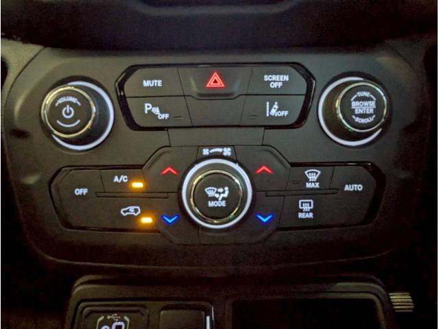 ジープ・レネゲード アルティテュード　ｅ－ハイブリッド　１２．１型純正ナビ／ＣａｒＰｌａｙ・ＡｎｄｒｏｉｄＡｕｔｏ対応／アクティブクルーズコントロール／ブラインドスポットモニター／ＥＴＣ２．０／バックモニター／ステアリングヒーター／前席パワーシートヒーター（38枚目）