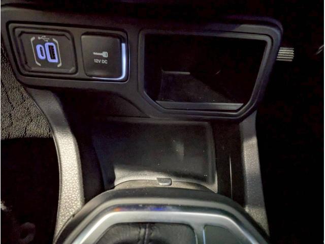 ジープ・レネゲード アルティテュード　ｅ－ハイブリッド　１２．１型純正ナビ／ＣａｒＰｌａｙ・ＡｎｄｒｏｉｄＡｕｔｏ対応／アクティブクルーズコントロール／ブラインドスポットモニター／ＥＴＣ２．０／バックモニター／ステアリングヒーター／前席パワーシートヒーター（39枚目）