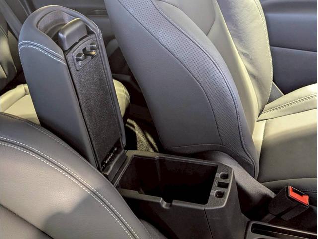 ジープ・レネゲード アルティテュード　ｅ－ハイブリッド　１２．１型純正ナビ／ＣａｒＰｌａｙ・ＡｎｄｒｏｉｄＡｕｔｏ対応／アクティブクルーズコントロール／ブラインドスポットモニター／ＥＴＣ２．０／バックモニター／ステアリングヒーター／前席パワーシートヒーター（42枚目）