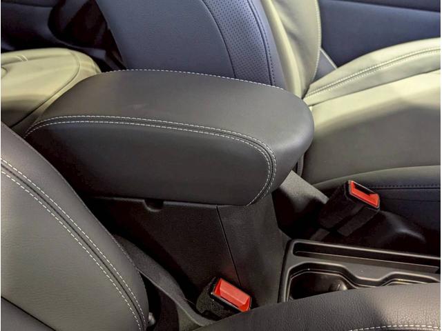 ジープ・レネゲード アルティテュード　ｅ－ハイブリッド　１２．１型純正ナビ／ＣａｒＰｌａｙ・ＡｎｄｒｏｉｄＡｕｔｏ対応／アクティブクルーズコントロール／ブラインドスポットモニター／ＥＴＣ２．０／バックモニター／ステアリングヒーター／前席パワーシートヒーター（43枚目）