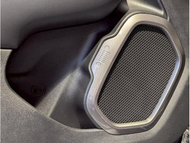 ジープ・レネゲード アルティテュード　ｅ－ハイブリッド　１２．１型純正ナビ／ＣａｒＰｌａｙ・ＡｎｄｒｏｉｄＡｕｔｏ対応／アクティブクルーズコントロール／ブラインドスポットモニター／ＥＴＣ２．０／バックモニター／ステアリングヒーター／前席パワーシートヒーター（54枚目）