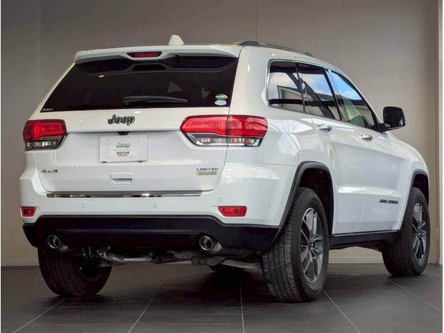 ジープ・グランドチェロキー リミテッド　エアサス／シートヒーター／アクティブクルーズコントロール／純正１８インチアルミ／純正Ｕコネクトナビ／フルセグＴＶ／カープレイ／革シート／ルーフレール／パワーシート／パワーバックドア／クリアランスソナー（6枚目）