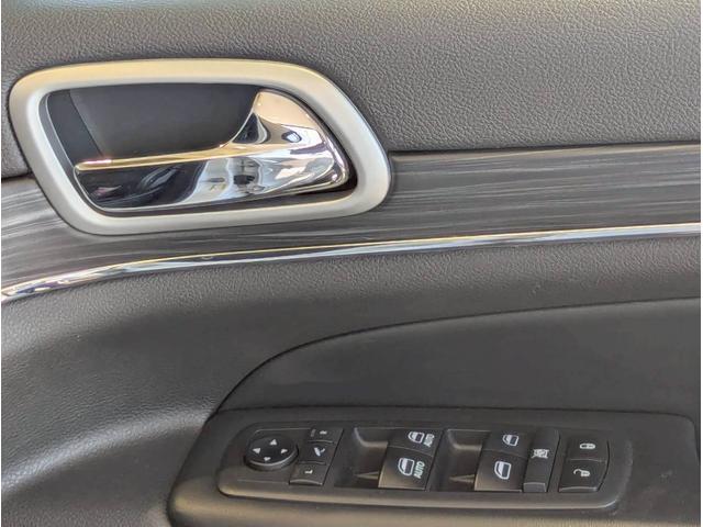 ジープ・グランドチェロキー リミテッド　エアサス／シートヒーター／アクティブクルーズコントロール／純正１８インチアルミ／純正Ｕコネクトナビ／フルセグＴＶ／カープレイ／革シート／ルーフレール／パワーシート／パワーバックドア／クリアランスソナー（15枚目）