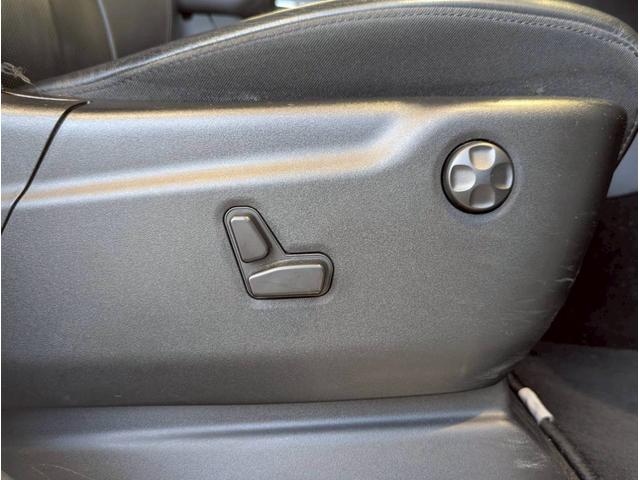 ジープ・グランドチェロキー リミテッド　エアサス／シートヒーター／アクティブクルーズコントロール／純正１８インチアルミ／純正Ｕコネクトナビ／フルセグＴＶ／カープレイ／革シート／ルーフレール／パワーシート／パワーバックドア／クリアランスソナー（18枚目）