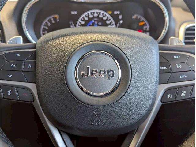 ジープ・グランドチェロキー リミテッド　エアサス／シートヒーター／アクティブクルーズコントロール／純正１８インチアルミ／純正Ｕコネクトナビ／フルセグＴＶ／カープレイ／革シート／ルーフレール／パワーシート／パワーバックドア／クリアランスソナー（24枚目）