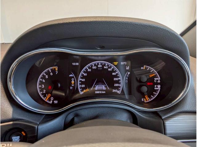 ジープ・グランドチェロキー リミテッド　エアサス／シートヒーター／アクティブクルーズコントロール／純正１８インチアルミ／純正Ｕコネクトナビ／フルセグＴＶ／カープレイ／革シート／ルーフレール／パワーシート／パワーバックドア／クリアランスソナー（29枚目）