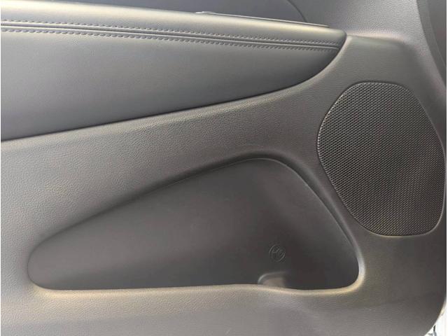 ジープ・グランドチェロキー リミテッド　エアサス／シートヒーター／アクティブクルーズコントロール／純正１８インチアルミ／純正Ｕコネクトナビ／フルセグＴＶ／カープレイ／革シート／ルーフレール／パワーシート／パワーバックドア／クリアランスソナー（50枚目）