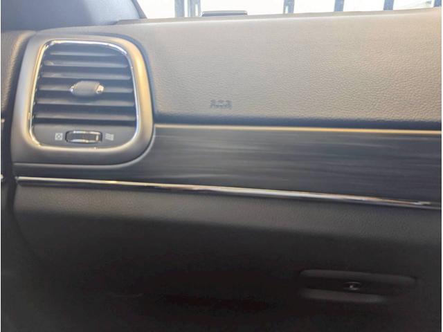 ジープ・グランドチェロキー リミテッド　エアサス／シートヒーター／アクティブクルーズコントロール／純正１８インチアルミ／純正Ｕコネクトナビ／フルセグＴＶ／カープレイ／革シート／ルーフレール／パワーシート／パワーバックドア／クリアランスソナー（52枚目）