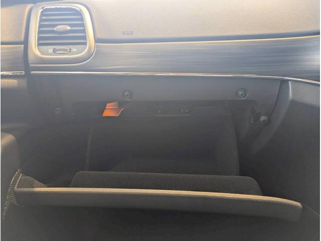 ジープ・グランドチェロキー リミテッド　エアサス／シートヒーター／アクティブクルーズコントロール／純正１８インチアルミ／純正Ｕコネクトナビ／フルセグＴＶ／カープレイ／革シート／ルーフレール／パワーシート／パワーバックドア／クリアランスソナー（53枚目）