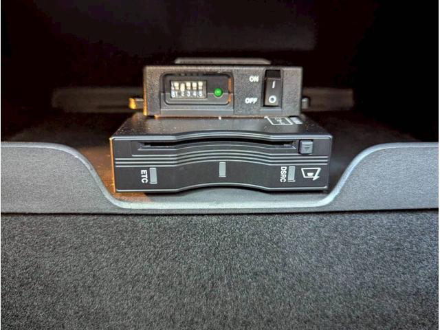 ジープ・グランドチェロキー リミテッド　エアサス／シートヒーター／アクティブクルーズコントロール／純正１８インチアルミ／純正Ｕコネクトナビ／フルセグＴＶ／カープレイ／革シート／ルーフレール／パワーシート／パワーバックドア／クリアランスソナー（54枚目）