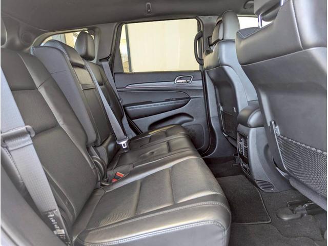 ジープ・グランドチェロキー リミテッド　エアサス／シートヒーター／アクティブクルーズコントロール／純正１８インチアルミ／純正Ｕコネクトナビ／フルセグＴＶ／カープレイ／革シート／ルーフレール／パワーシート／パワーバックドア／クリアランスソナー（55枚目）