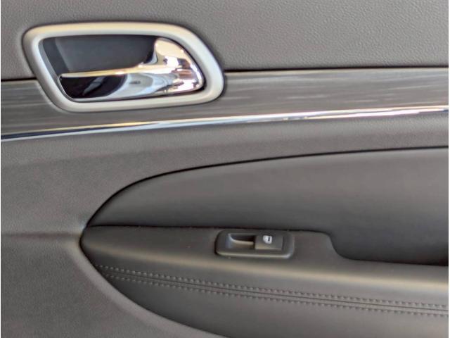 ジープ・グランドチェロキー リミテッド　エアサス／シートヒーター／アクティブクルーズコントロール／純正１８インチアルミ／純正Ｕコネクトナビ／フルセグＴＶ／カープレイ／革シート／ルーフレール／パワーシート／パワーバックドア／クリアランスソナー（57枚目）