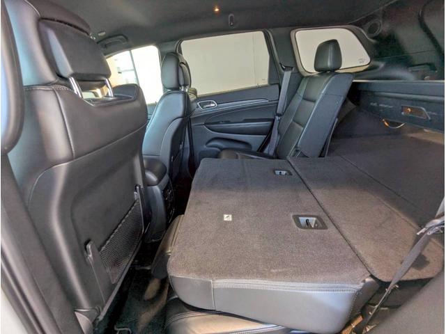 ジープ・グランドチェロキー リミテッド　エアサス／シートヒーター／アクティブクルーズコントロール／純正１８インチアルミ／純正Ｕコネクトナビ／フルセグＴＶ／カープレイ／革シート／ルーフレール／パワーシート／パワーバックドア／クリアランスソナー（68枚目）