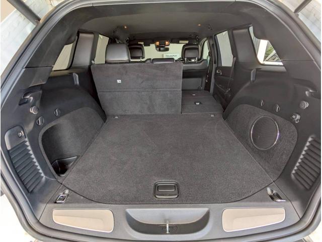 ジープ・グランドチェロキー リミテッド　エアサス／シートヒーター／アクティブクルーズコントロール／純正１８インチアルミ／純正Ｕコネクトナビ／フルセグＴＶ／カープレイ／革シート／ルーフレール／パワーシート／パワーバックドア／クリアランスソナー（72枚目）