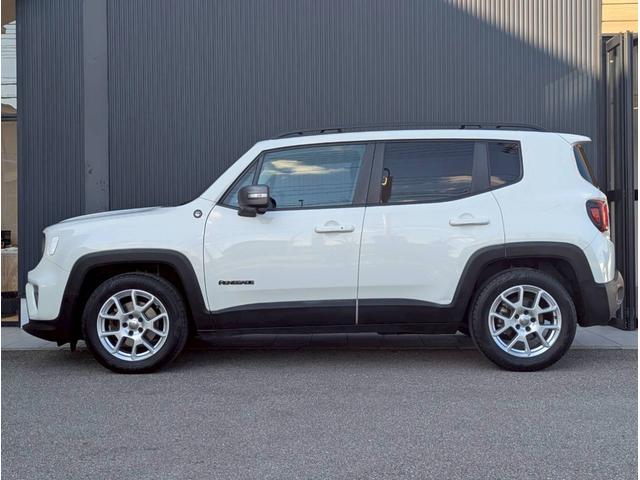 ジープ・レネゲード リミテッド シートヒーター/ステアリングヒーター/バックカメラ/ブラインドスポットモニター/LEDヘッドライト/ルーフレール/アクティブクルーズコントロール/革シート/ETC2.0/純正17インチアルミホイール(4枚目)