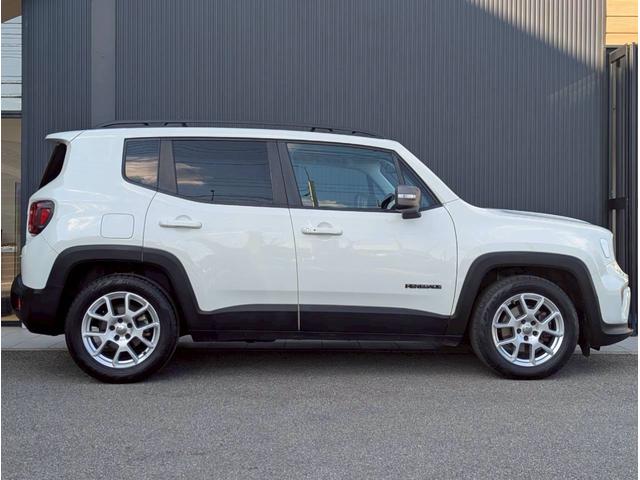 ジープ・レネゲード リミテッド シートヒーター/ステアリングヒーター/バックカメラ/ブラインドスポットモニター/LEDヘッドライト/ルーフレール/アクティブクルーズコントロール/革シート/ETC2.0/純正17インチアルミホイール(5枚目)