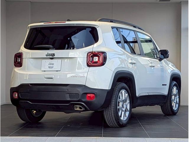 ジープ・レネゲード リミテッド シートヒーター/ステアリングヒーター/バックカメラ/ブラインドスポットモニター/LEDヘッドライト/ルーフレール/アクティブクルーズコントロール/革シート/ETC2.0/純正17インチアルミホイール(6枚目)