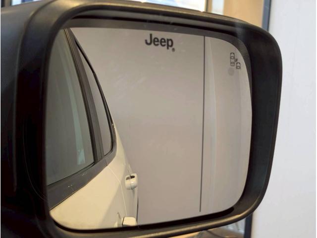 ジープ・レネゲード リミテッド シートヒーター/ステアリングヒーター/バックカメラ/ブラインドスポットモニター/LEDヘッドライト/ルーフレール/アクティブクルーズコントロール/革シート/ETC2.0/純正17インチアルミホイール(10枚目)