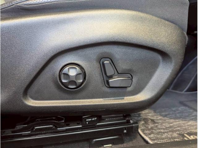 ジープ・レネゲード リミテッド シートヒーター/ステアリングヒーター/バックカメラ/ブラインドスポットモニター/LEDヘッドライト/ルーフレール/アクティブクルーズコントロール/革シート/ETC2.0/純正17インチアルミホイール(17枚目)