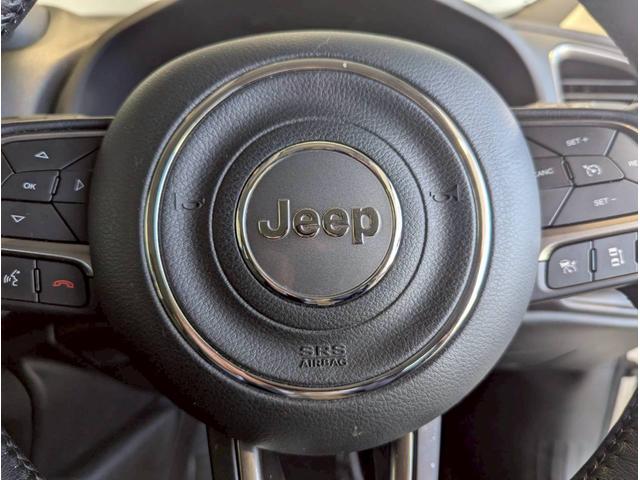 ジープ・レネゲード リミテッド シートヒーター/ステアリングヒーター/バックカメラ/ブラインドスポットモニター/LEDヘッドライト/ルーフレール/アクティブクルーズコントロール/革シート/ETC2.0/純正17インチアルミホイール(23枚目)