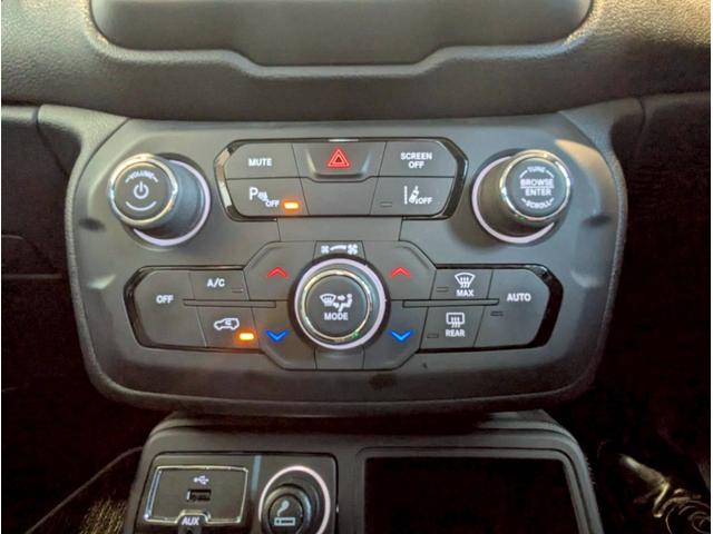 ジープ・レネゲード リミテッド シートヒーター/ステアリングヒーター/バックカメラ/ブラインドスポットモニター/LEDヘッドライト/ルーフレール/アクティブクルーズコントロール/革シート/ETC2.0/純正17インチアルミホイール(41枚目)