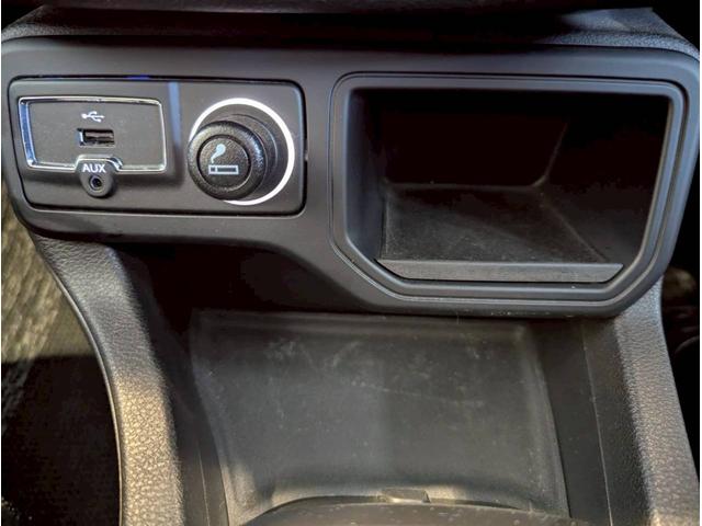 ジープ・レネゲード リミテッド シートヒーター/ステアリングヒーター/バックカメラ/ブラインドスポットモニター/LEDヘッドライト/ルーフレール/アクティブクルーズコントロール/革シート/ETC2.0/純正17インチアルミホイール(42枚目)