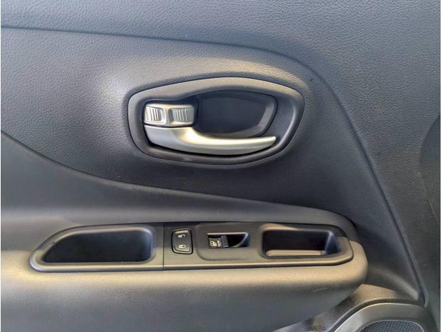 ジープ・レネゲード リミテッド シートヒーター/ステアリングヒーター/バックカメラ/ブラインドスポットモニター/LEDヘッドライト/ルーフレール/アクティブクルーズコントロール/革シート/ETC2.0/純正17インチアルミホイール(49枚目)