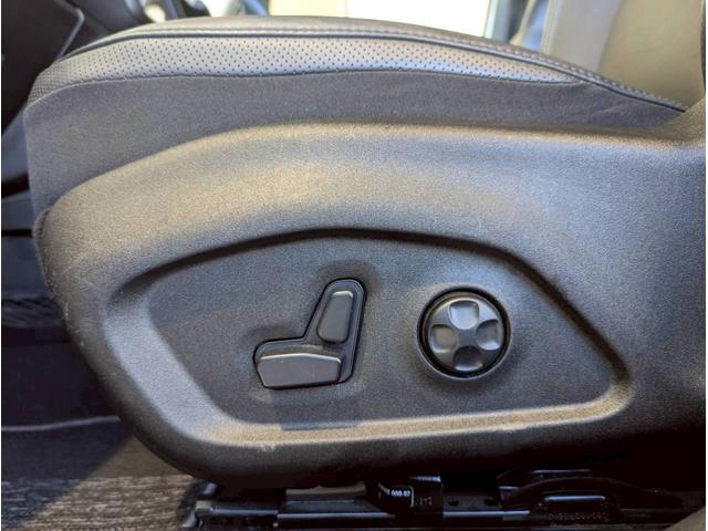 ジープ・レネゲード リミテッド シートヒーター/ステアリングヒーター/バックカメラ/ブラインドスポットモニター/LEDヘッドライト/ルーフレール/アクティブクルーズコントロール/革シート/ETC2.0/純正17インチアルミホイール(51枚目)