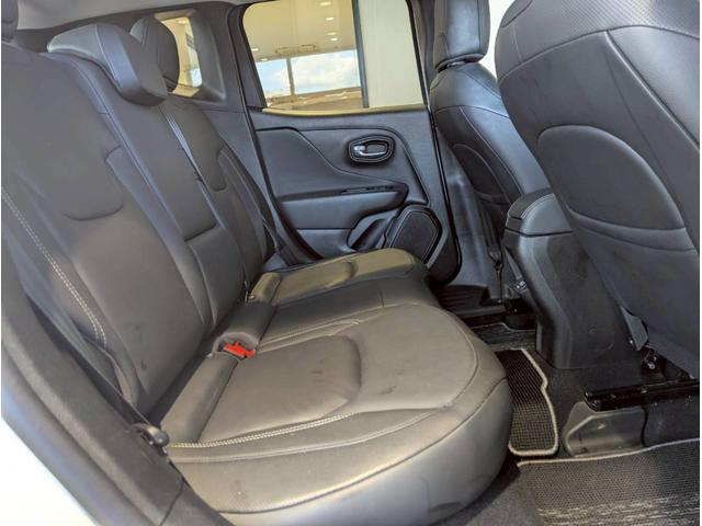 ジープ・レネゲード リミテッド シートヒーター/ステアリングヒーター/バックカメラ/ブラインドスポットモニター/LEDヘッドライト/ルーフレール/アクティブクルーズコントロール/革シート/ETC2.0/純正17インチアルミホイール(55枚目)