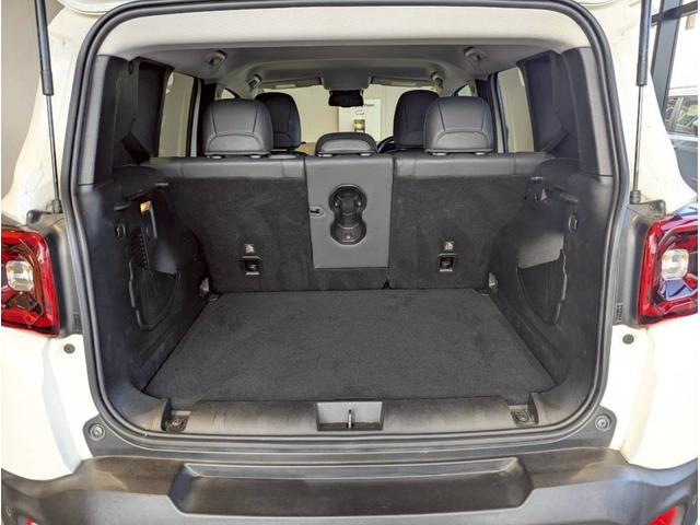 ジープ・レネゲード リミテッド シートヒーター/ステアリングヒーター/バックカメラ/ブラインドスポットモニター/LEDヘッドライト/ルーフレール/アクティブクルーズコントロール/革シート/ETC2.0/純正17インチアルミホイール(67枚目)