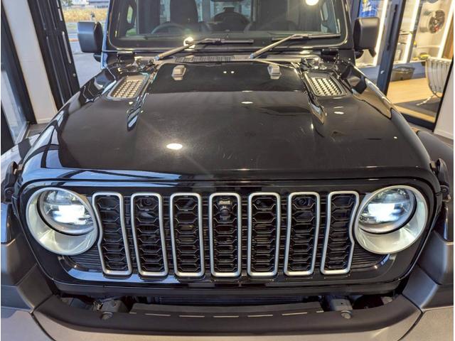 ジープ・ラングラーアンリミテッド サハラ 12.3インチ純正ナビ/LEDライト/アクティブクルーズコントロール/前面衝突警報/パワーシート/シートヒーター/ブラインドスポットモニター/バックカメラ/ステアリングヒーター/純正18インチアルミ(5枚目)