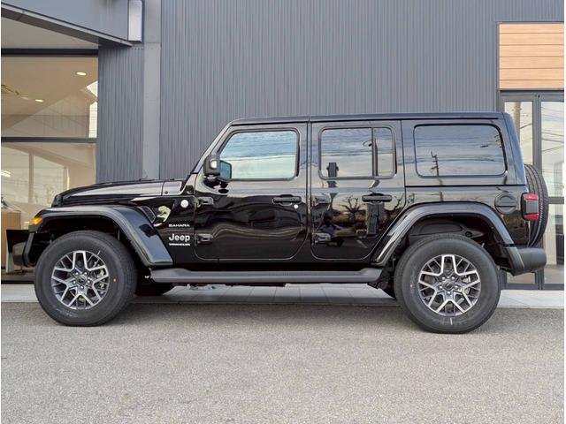 ジープ・ラングラーアンリミテッド サハラ 12.3インチ純正ナビ/LEDライト/アクティブクルーズコントロール/前面衝突警報/パワーシート/シートヒーター/ブラインドスポットモニター/バックカメラ/ステアリングヒーター/純正18インチアルミ(6枚目)