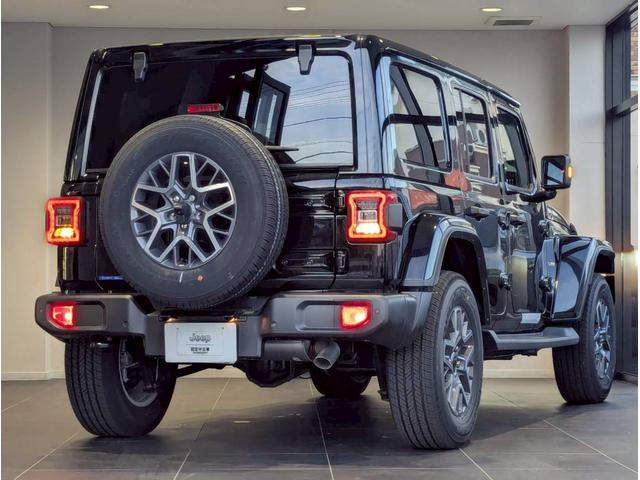 ジープ・ラングラーアンリミテッド サハラ 12.3インチ純正ナビ/LEDライト/アクティブクルーズコントロール/前面衝突警報/パワーシート/シートヒーター/ブラインドスポットモニター/バックカメラ/ステアリングヒーター/純正18インチアルミ(10枚目)