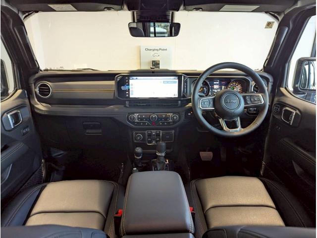 ジープ・ラングラーアンリミテッド サハラ 12.3インチ純正ナビ/LEDライト/アクティブクルーズコントロール/前面衝突警報/パワーシート/シートヒーター/ブラインドスポットモニター/バックカメラ/ステアリングヒーター/純正18インチアルミ(15枚目)