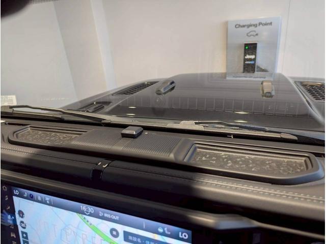 ジープ・ラングラーアンリミテッド サハラ 12.3インチ純正ナビ/LEDライト/アクティブクルーズコントロール/前面衝突警報/パワーシート/シートヒーター/ブラインドスポットモニター/バックカメラ/ステアリングヒーター/純正18インチアルミ(32枚目)