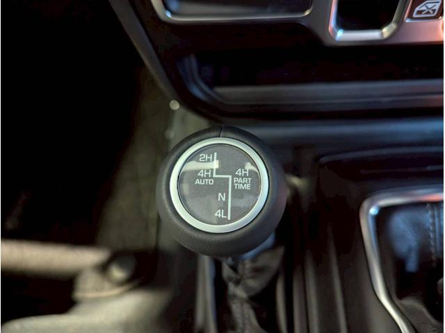 ジープ・ラングラーアンリミテッド サハラ 12.3インチ純正ナビ/LEDライト/アクティブクルーズコントロール/前面衝突警報/パワーシート/シートヒーター/ブラインドスポットモニター/バックカメラ/ステアリングヒーター/純正18インチアルミ(44枚目)