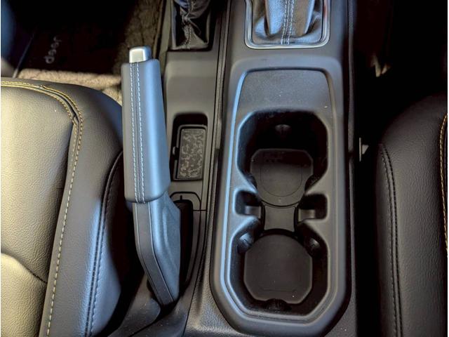 ジープ・ラングラーアンリミテッド サハラ 12.3インチ純正ナビ/LEDライト/アクティブクルーズコントロール/前面衝突警報/パワーシート/シートヒーター/ブラインドスポットモニター/バックカメラ/ステアリングヒーター/純正18インチアルミ(45枚目)