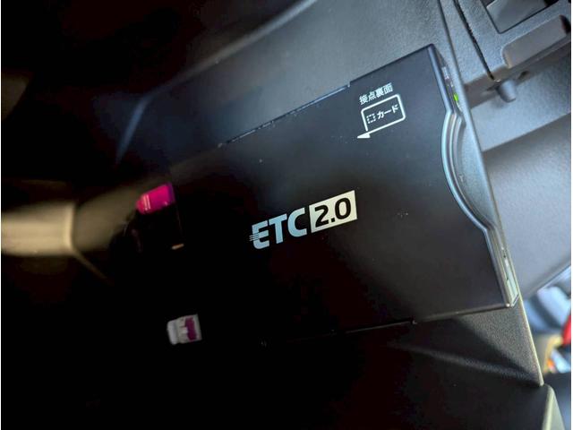 ジープ・ラングラーアンリミテッド サハラ 12.3インチ純正ナビ/LEDライト/アクティブクルーズコントロール/前面衝突警報/パワーシート/シートヒーター/ブラインドスポットモニター/バックカメラ/ステアリングヒーター/純正18インチアルミ(56枚目)