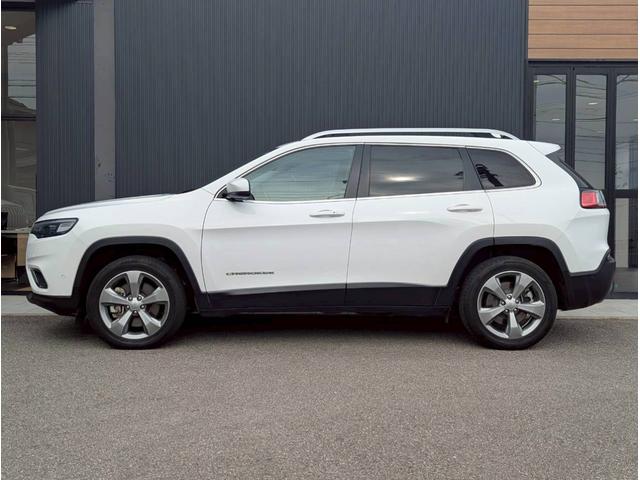 ジープ・チェロキー リミテッド レーダークルーズコントロール/ブラインドスポットモニター/シートヒーター/ベンチレーション/電動シート/パワーバックドア/バックカメラ/フロントカメラ/衝突軽減ブレーキ/ETC2.0/レーンキープ/(4枚目)