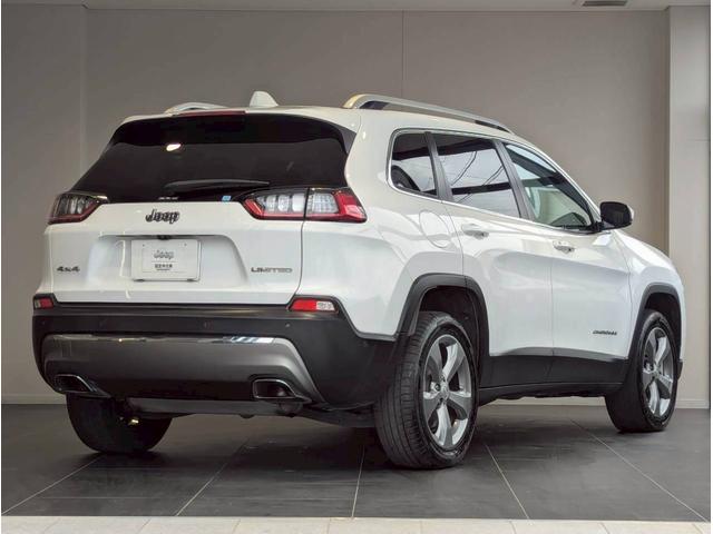 ジープ・チェロキー リミテッド レーダークルーズコントロール/ブラインドスポットモニター/シートヒーター/ベンチレーション/電動シート/パワーバックドア/バックカメラ/フロントカメラ/衝突軽減ブレーキ/ETC2.0/レーンキープ/(6枚目)