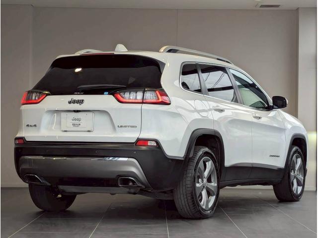 ジープ・チェロキー リミテッド レーダークルーズコントロール/ブラインドスポットモニター/シートヒーター/ベンチレーション/電動シート/パワーバックドア/バックカメラ/フロントカメラ/衝突軽減ブレーキ/ETC2.0/レーンキープ/(7枚目)