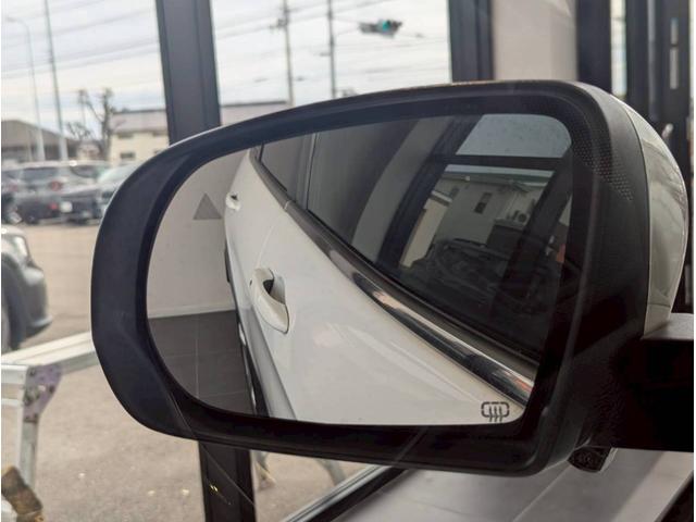 ジープ・チェロキー リミテッド レーダークルーズコントロール/ブラインドスポットモニター/シートヒーター/ベンチレーション/電動シート/パワーバックドア/バックカメラ/フロントカメラ/衝突軽減ブレーキ/ETC2.0/レーンキープ/(9枚目)