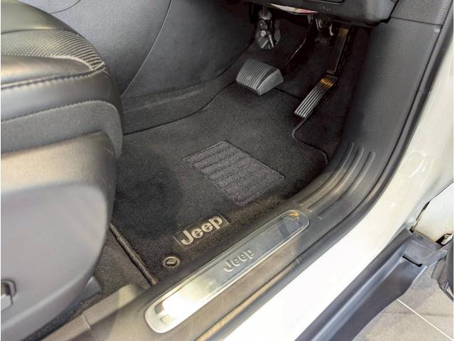 ジープ・チェロキー リミテッド レーダークルーズコントロール/ブラインドスポットモニター/シートヒーター/ベンチレーション/電動シート/パワーバックドア/バックカメラ/フロントカメラ/衝突軽減ブレーキ/ETC2.0/レーンキープ/(15枚目)