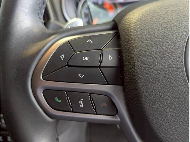 ジープ・チェロキー リミテッド レーダークルーズコントロール/ブラインドスポットモニター/シートヒーター/ベンチレーション/電動シート/パワーバックドア/バックカメラ/フロントカメラ/衝突軽減ブレーキ/ETC2.0/レーンキープ/(19枚目)